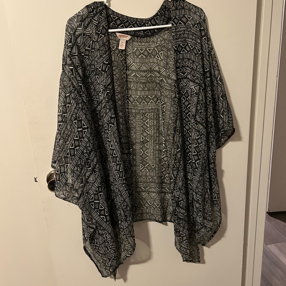 Arizona Jean Company Black and White Patterned Kimono